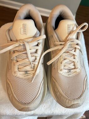 Brooks Beige Mesh Running Sneakers